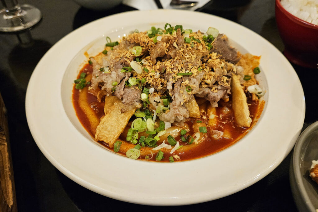 Chadol tteokbokki with beef brisket at Oiji Yeonnam